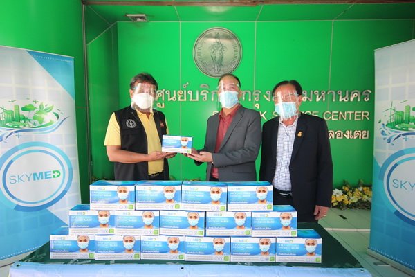 Meuuangsettakijporpiiang Donate Masks Give Khlong Toei Community