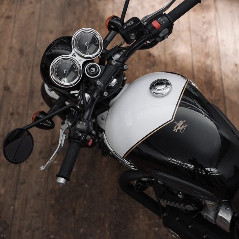 Deliver Triumph Bonneville T120 Black DGR Limited Edition