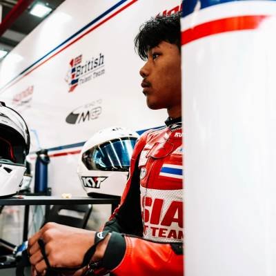 This image has an empty alt attribute; its file name is Maikiw-Prepare-to-Fight-JuniorGP-Round-4-at-Motor-Land-Aragon-2.jpg