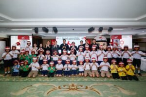 Thai Honda Give Helmet To Zero Accident Farewell Caravan 60th Thai Honda Drive Safely For Sustainable